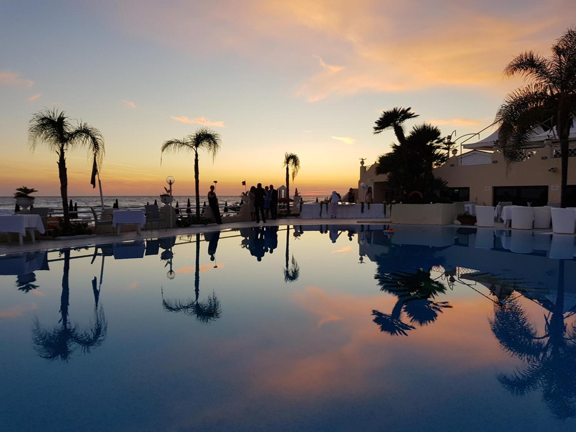 La Playa Hotel 4*