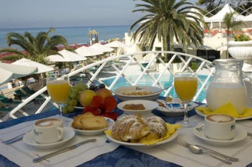 Grand La Playa Hotel 4*