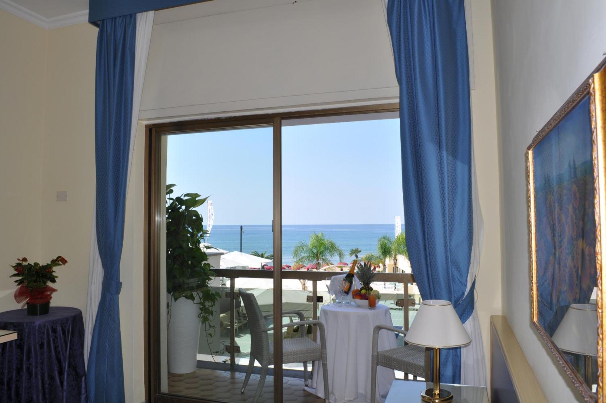 Grand La Playa