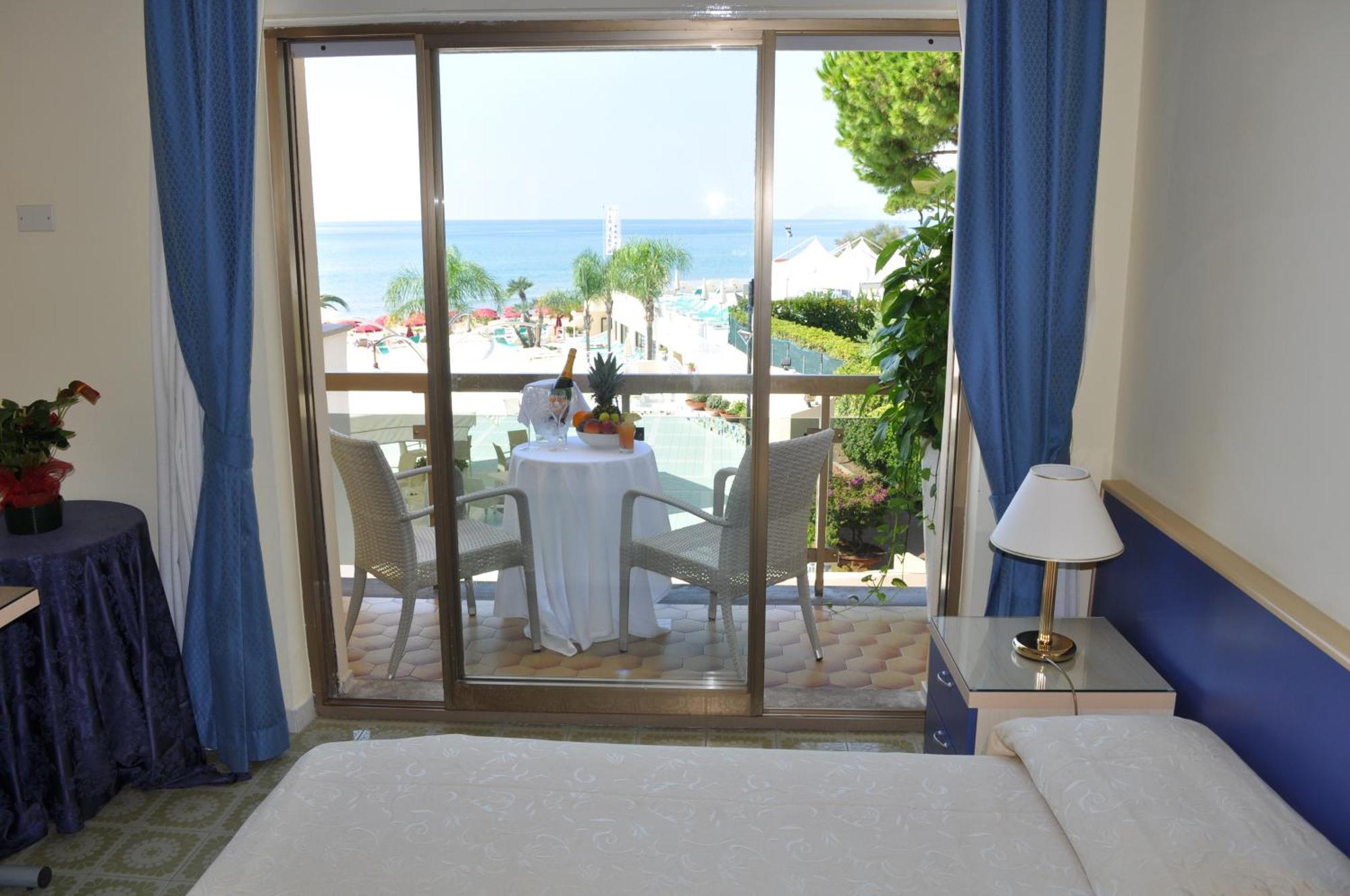 Grand La Playa