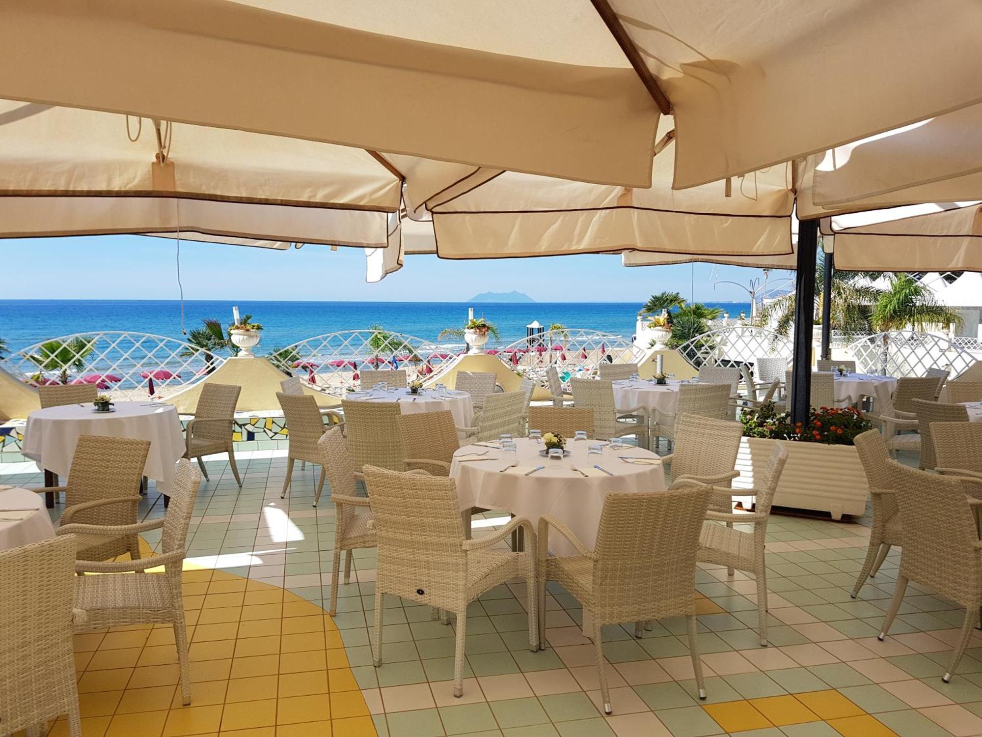 Grand La Playa