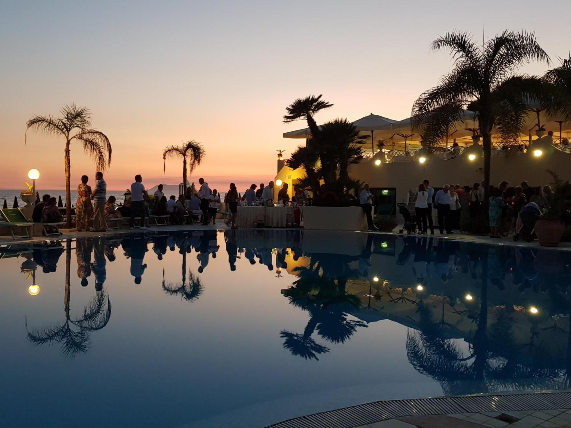 Grand La Playa Hotel