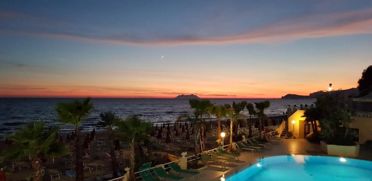 Grand La Playa Hotel