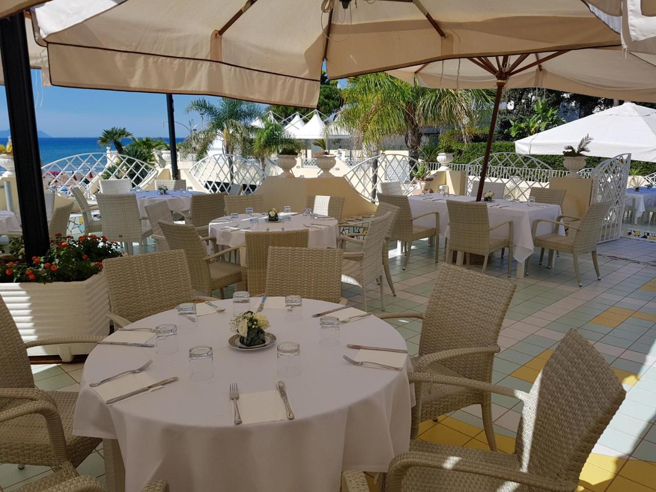 Grand La Playa Hotel