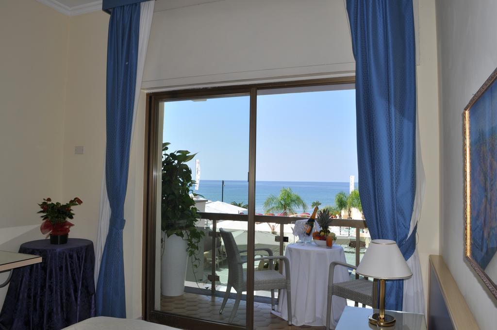Grand La Playa