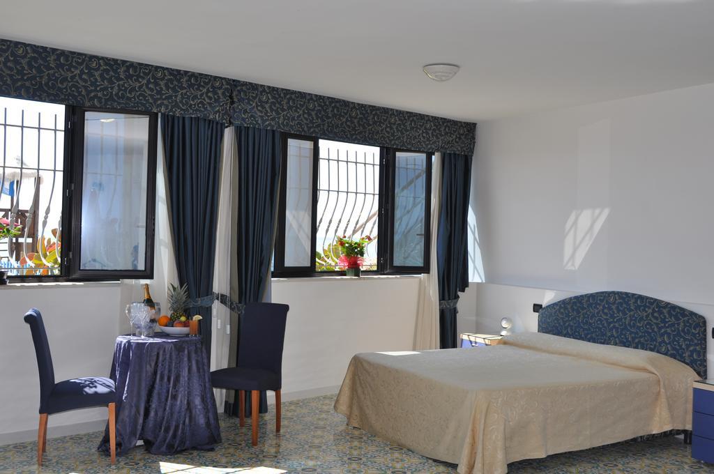 Grand La Playa Hotel 4*