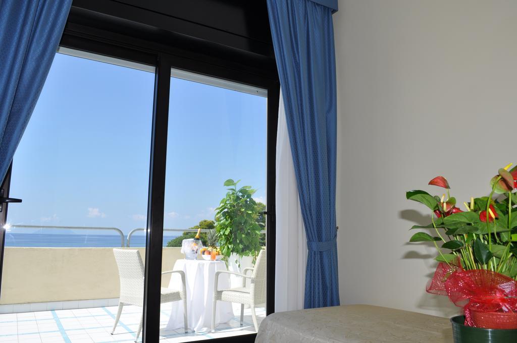 Hotel Grand La Playa 4*